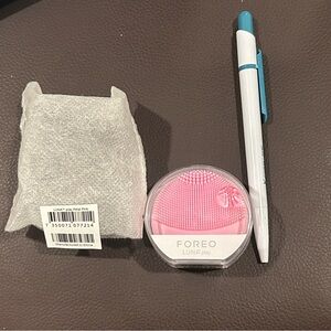 FOREO LUNA Play Petal Pink. NIB. T-sonic facial cleansing massager.